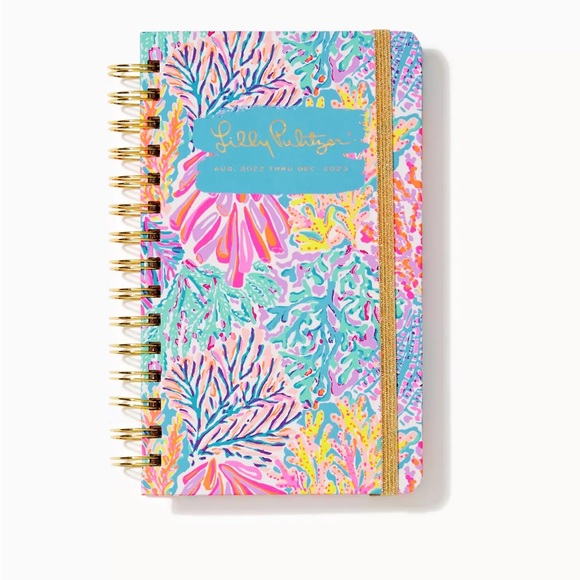 Lily Pulitzer 17 month planner - Picture 1 of 8